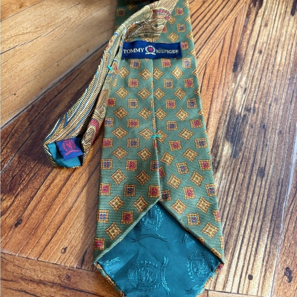 Vintage Tommy Hilfiger Elegant Green Patterned Silk Men's Tie - Picture 4 of 7